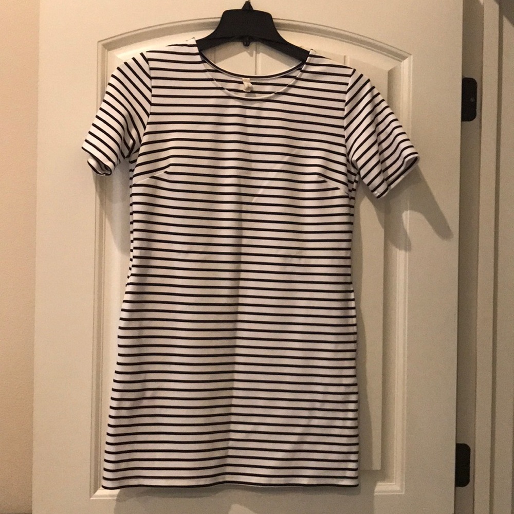 Large NWOT black and white stripped dress